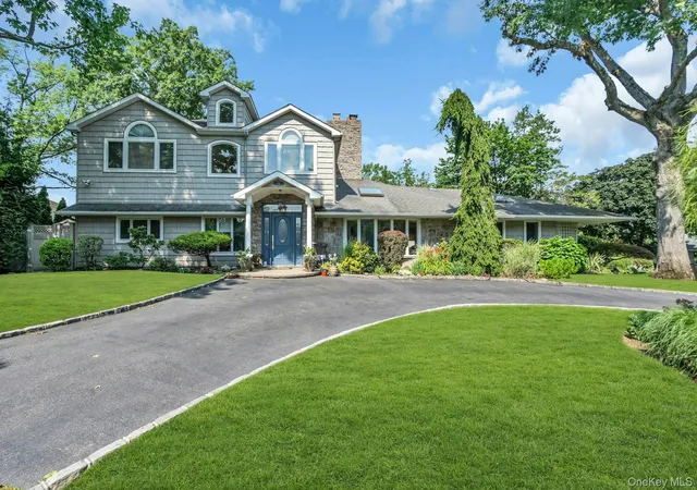 3rd image of 18 Regent Pl, Roslyn, NY 11576 | MLS# 1026041