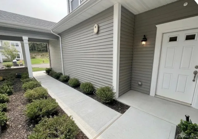 4th image of 79 Willow Cir, Brookhaven, NY 11727 | MLS# 1026052