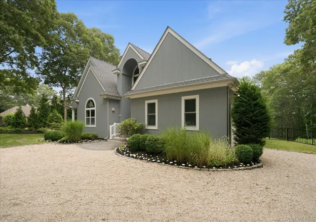 Photo 2 of Single family home for sale at 90 Lakeside Ln, Southampton, NY 11977 | MLS# 1026057 | Listing updated on 2026-08-29