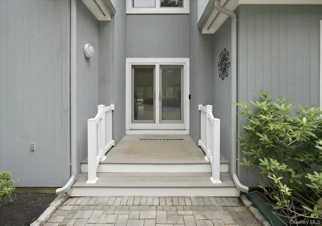 Photo 3 of Single family home for sale at 90 Lakeside Ln, Southampton, NY 11977 | MLS# 1026057 | Listing updated on 2026-08-29