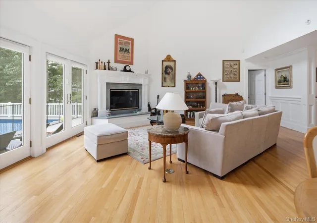 Photo 4 of Single family home for sale at 90 Lakeside Ln, Southampton, NY 11977 | MLS# 1026057 | Listing updated on 2026-09-23