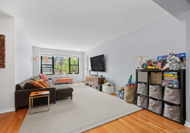 Photo 2 of Condo for sale at 325 Main St #4C, White Plains, NY 10601 | MLS# 1026066 | Listing updated on 2026-09-15