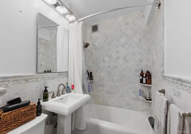Photo 3 of Condo for sale at 325 Main St #4C, White Plains, NY 10601 | MLS# 1026066 | Listing updated on 2026-09-15