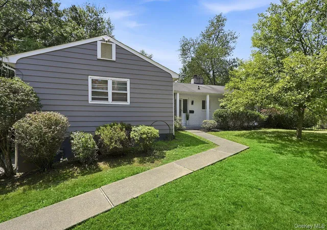 3rd image of 5 Deer Meadow Dr, Clarkstown, NY 10994 | MLS# 1026080