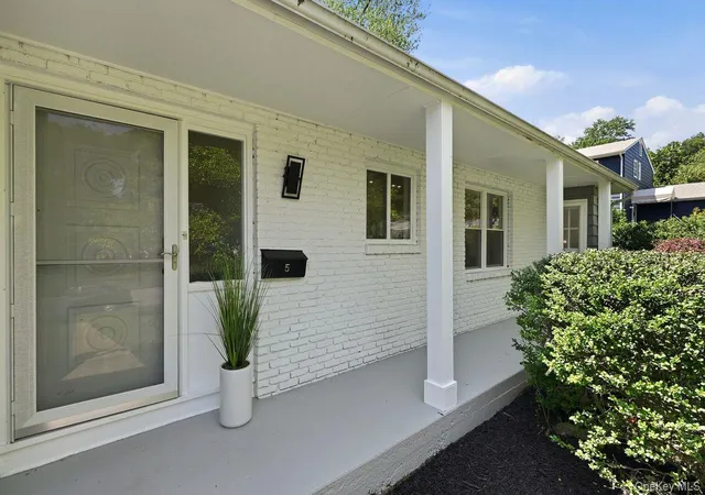 4th image of 5 Deer Meadow Dr, Clarkstown, NY 10994 | MLS# 1026080