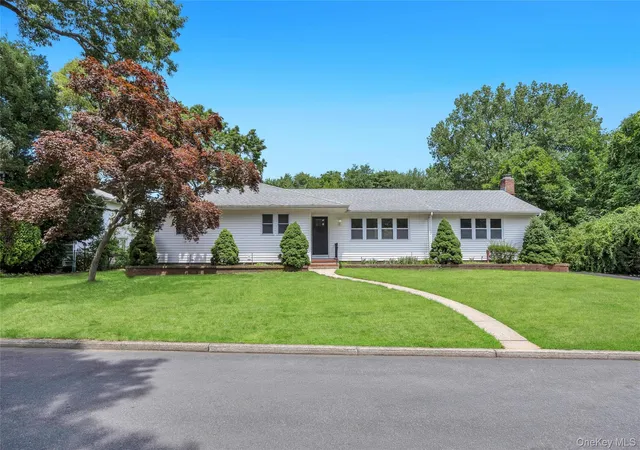 2nd image of 499 Silver St St, West Babylon, NY 11704 | MLS# 1026091