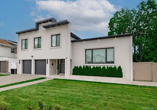 Photo 2 of Single family home for sale at 929 Jewel Dr, Hempstead, NY 11581 | MLS# 1026108 | Listing updated on 2026-09-16