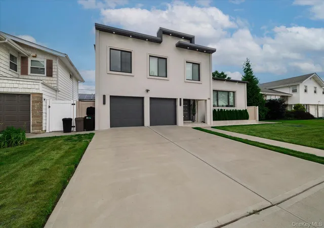 Photo 3 of Single family home for sale at 929 Jewel Dr, Hempstead, NY 11581 | MLS# 1026108 | Listing updated on 2026-09-16