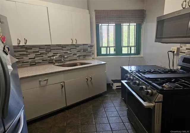 Listing Photo 5 - Condo for sale in Parkchester North Condominiums located at 1735 Purdy St, New York, NY 10462 - Unit #5A