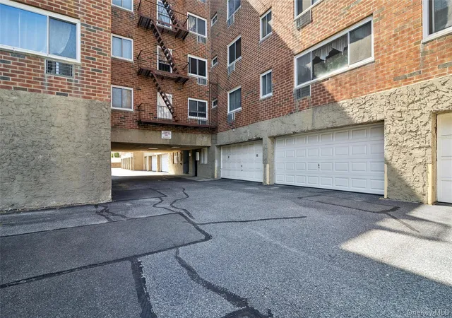 21st image of 101 Clinton Ave #3H, North Hempstead, NY 11501 | MLS# 1026120