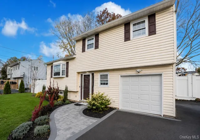 2nd image of 37 Holiday Park Dr, Brookhaven, NY 11720 | MLS# 1026136