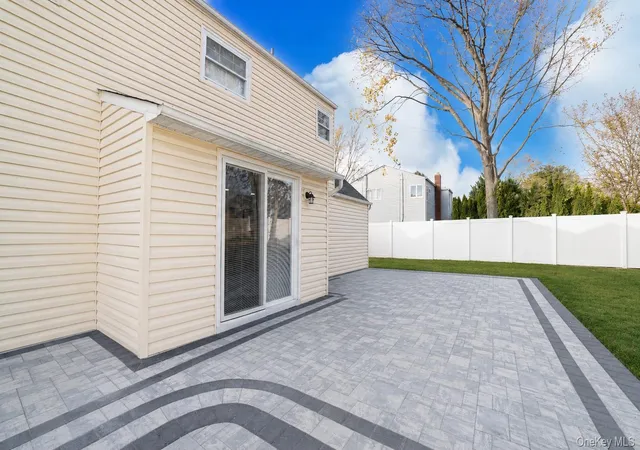25th image of 37 Holiday Park Dr, Brookhaven, NY 11720 | MLS# 1026136