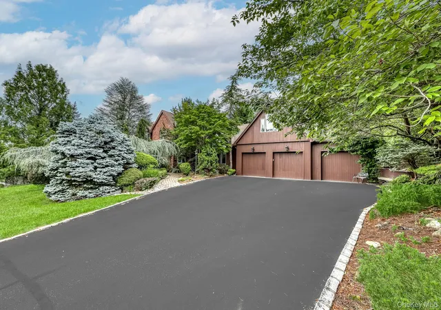 3rd image of 17 Snowdrop Dr, Clarkstown, NY 10956 | MLS# 1026138