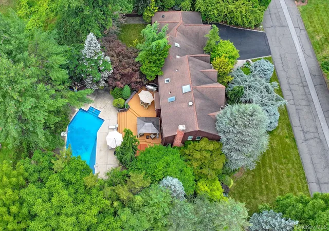 35th image of 17 Snowdrop Dr, Clarkstown, NY 10956 | MLS# 1026138