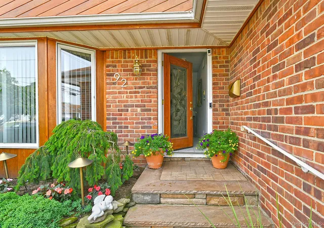 Photo 4 of Sale Pending at 92 Bowling Ln, Babylon, NY 11729 | MLS# 1026144 | Listing updated on 2026-07-31