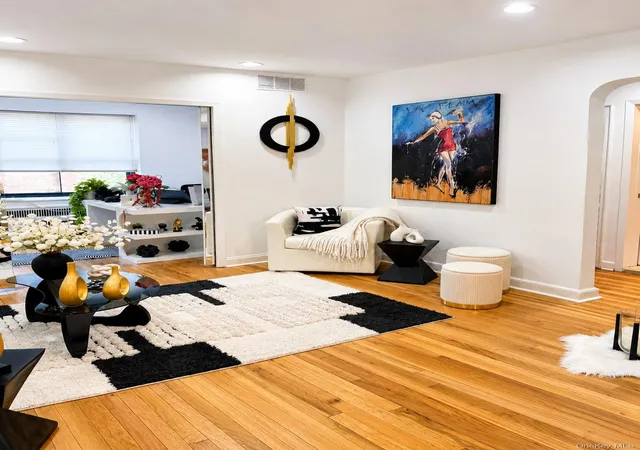 2nd image of 3 Town House Pl #3c, North Hempstead, NY 11021 | MLS# 1026147