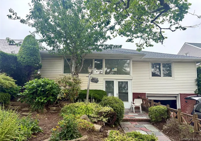 Photo 1 of Sale Pending at 421 W Beech St, Long Beach, NY 11561 | MLS# 1026160 | Listing updated on 2026-08-20