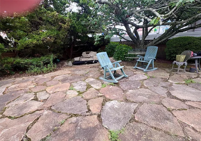 Photo 3 of Sale Pending at 421 W Beech St, Long Beach, NY 11561 | MLS# 1026160 | Listing updated on 2026-08-20