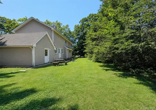 Photo 2 of Single family home for sale at 21 Sailer St, Smithtown, NY 11780 | MLS# 1026187 | Listing updated on 2026-09-02