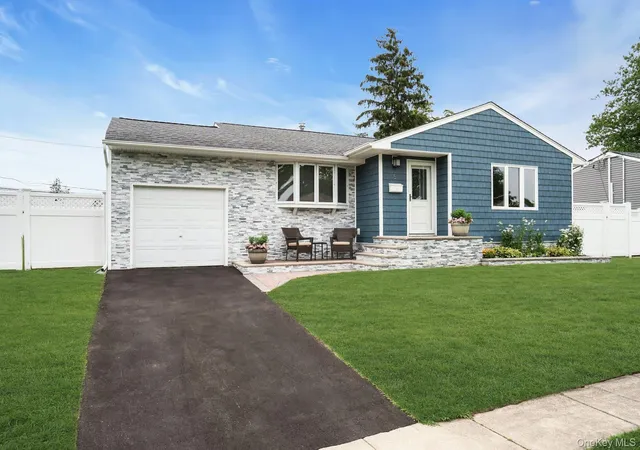 Photo 2 of Sale Pending at 5 Stagg Ln, Huntington, NY 11725 | MLS# 1026195 | Listing updated on 2026-09-01
