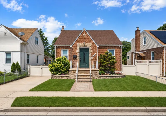 2nd image of 125 William St, Hempstead, NY 11580 | MLS# 1026222