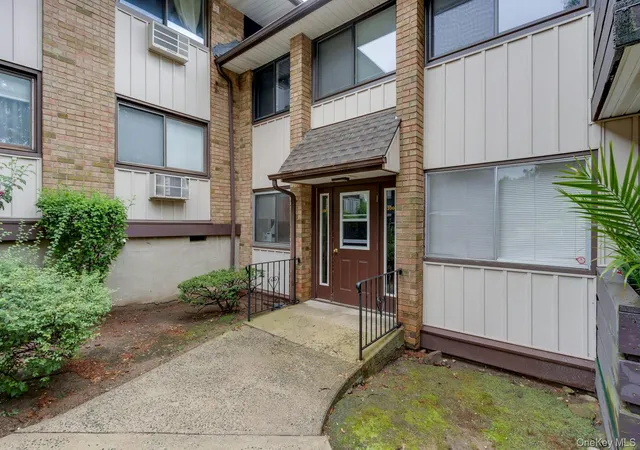 2nd image of 197 Sierra Vista Ln, Clarkstown, NY 10989 | MLS# 1026252