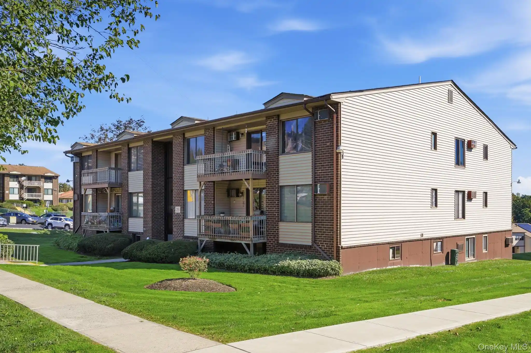 Listing Photo 2 - Condo for sale in 239 Country Clb Ln located at 239 Country Clb Ln, Haverstraw, NY 10970 - Unit 239 Country Clb Ln