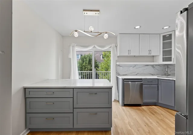 Listing Photo 4 - Condo for sale in building located at 102 Crystal Hl Dr, Pomona, NY 10970