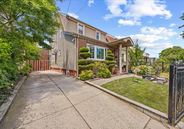 Photo 4 of Sale Pending at 11956 Farmers Blvd, New York, NY 11412 | MLS# 1026290 | Listing updated on 2026-08-05