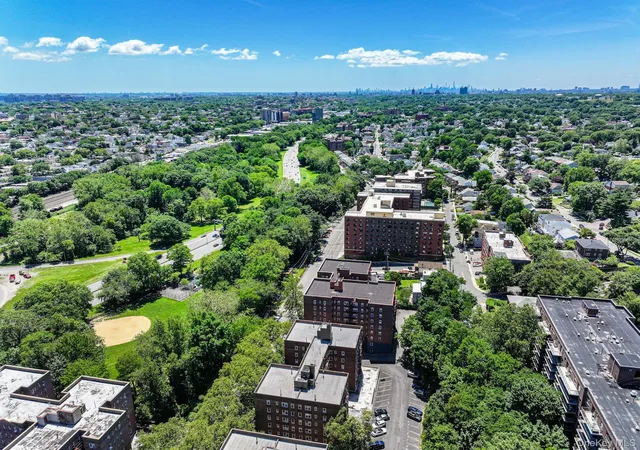 2nd image of 755 Bronx River Rd #4B, Bronxville, NY 10708 | MLS# 1026293