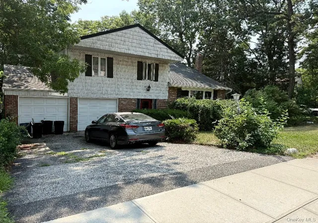 Photo 1 of Sale Pending at 39 Willow St, Brookhaven, NY 11784 | MLS# 1026295 | Listing updated on 2026-08-05