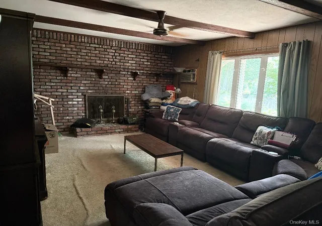 Photo 4 of Sale Pending at 39 Willow St, Brookhaven, NY 11784 | MLS# 1026295 | Listing updated on 2026-08-05