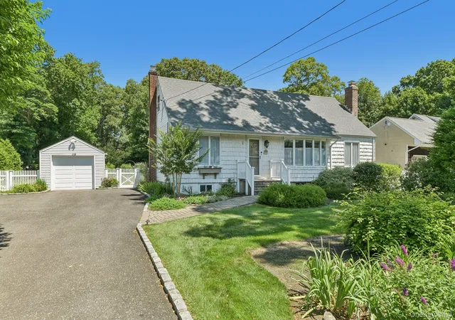 Photo 2 of Sale Pending at 119 Brook Ln, Smithtown, NY 11787 | MLS# 1026298 | Listing updated on 2026-08-22
