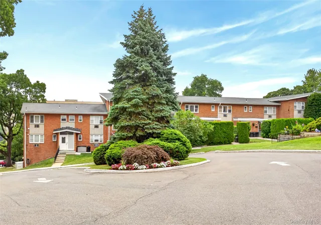 1st image of 671 Pelham Rd #D9, New Rochelle, NY 10805 | MLS# 1026301