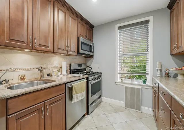 Photo 3 of Condo for sale at 125 Bronx River Rd #2F, Yonkers, NY 10704 | MLS# 1026319 | Listing updated on 2026-10-01