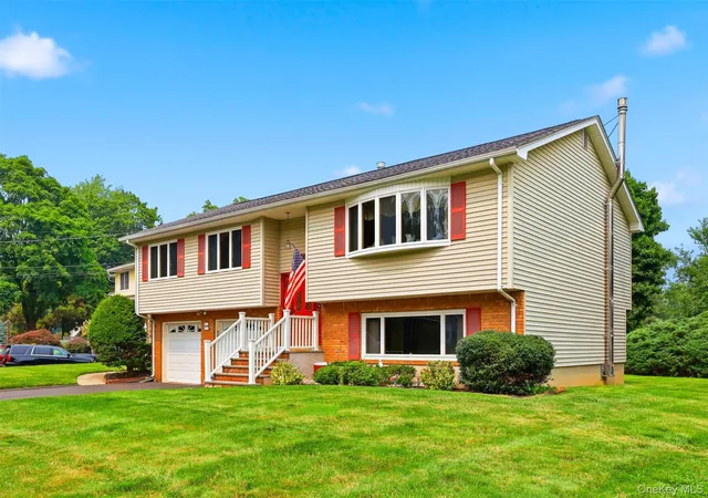 Photo 3 of Sale Pending at 32 Van Zandt Dr, Pearl River, NY 10965 | MLS# 1026371 | Listing updated on 2026-08-19