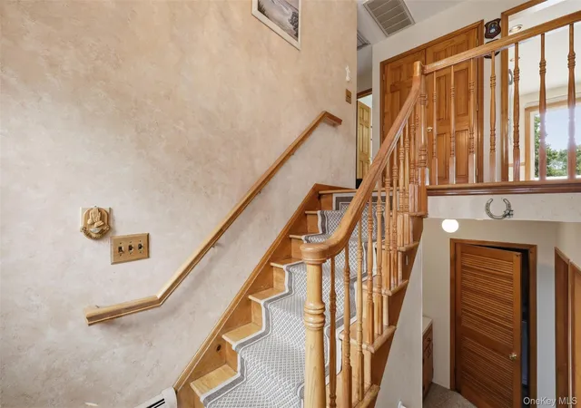 Photo 4 of Sale Pending at 32 Van Zandt Dr, Pearl River, NY 10965 | MLS# 1026371 | Listing updated on 2026-08-19