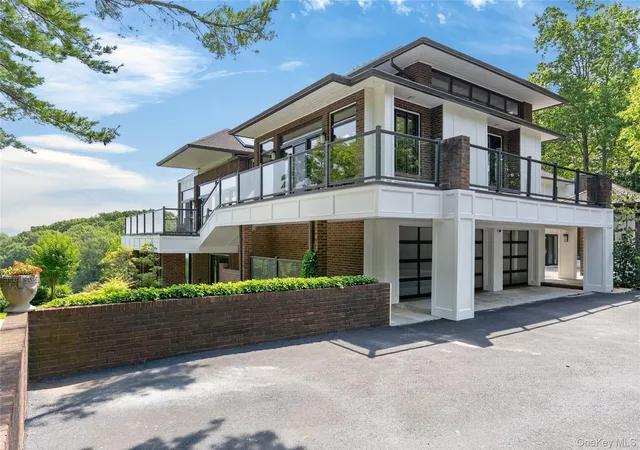 Photo 3 of Single family home for sale at 235 Cleft Rd, Oyster Bay, NY 11765 | MLS# 1026372 | Listing updated on 2026-10-08