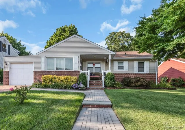 Photo 1 of Single family home for sale at 6 Emerald Dr, Glen Cove, NY 11542 | MLS# 1026388 | Listing updated on 2026-08-03