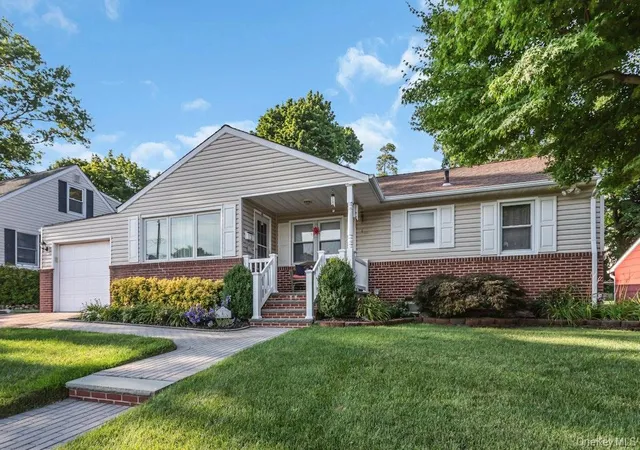 Photo 2 of Single family home for sale at 6 Emerald Dr, Glen Cove, NY 11542 | MLS# 1026388 | Listing updated on 2026-08-03