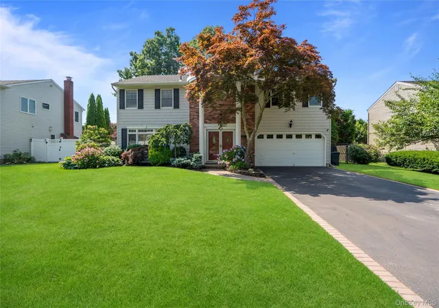 Photo 2 of Sale Pending at 12 Empress Pines Dr, Smithtown, NY 11767 | MLS# 1026426 | Listing updated on 2026-07-30