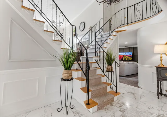 Photo 4 of Sale Pending at 12 Empress Pines Dr, Smithtown, NY 11767 | MLS# 1026426 | Listing updated on 2026-07-30
