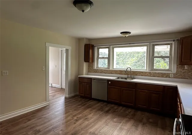 Listing Photo 5 - Condo for sale in building located at 245-249 Lattintown Rd, Marlboro, NY 12542