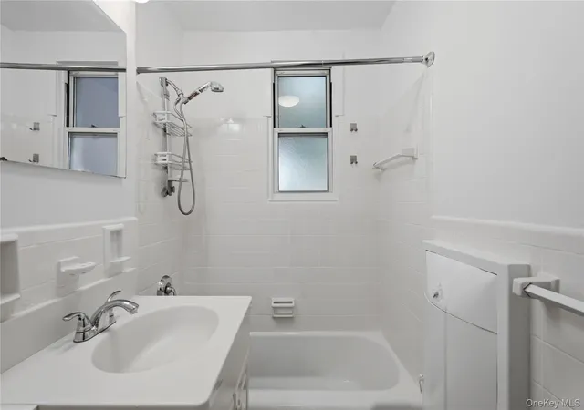 2nd image of 309 Palmer Ter, Mamaroneck, NY 10543