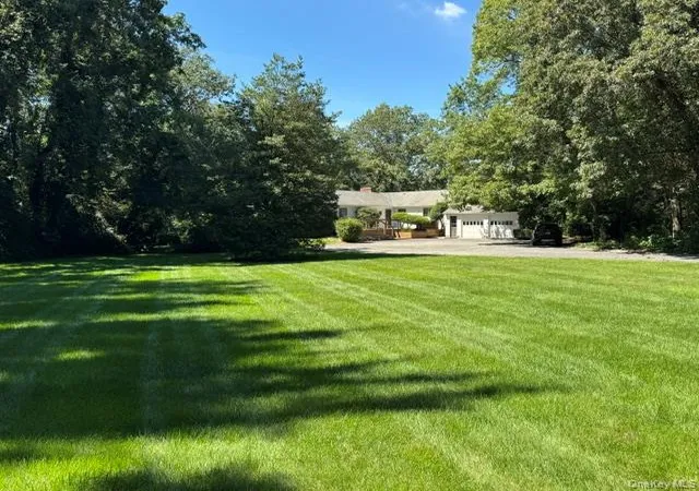 Single family home for sale at 3 S Run, Huntington, NY 11724 | MLS# 1026452
