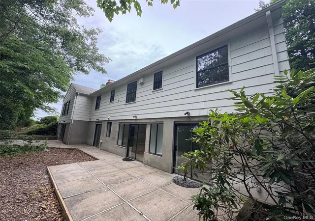 Photo 2 of Single family home for sale at 3 S Run, Huntington, NY 11724 | MLS# 1026452 | Listing updated on 2026-10-09
