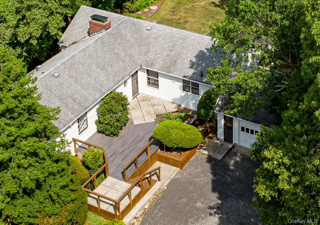 Photo 1 of Single family home for sale at 3 S Run, Huntington, NY 11724 | MLS# 1026452 | Listing updated on 2026-10-09