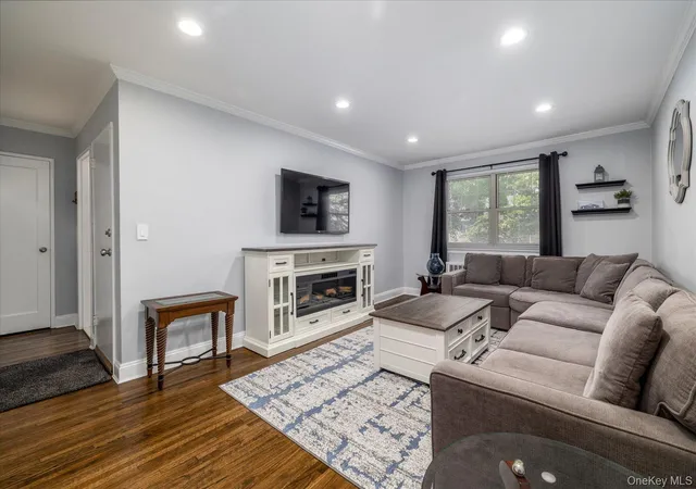 Listing Photo 4 - Condo for sale in building located at 3 N Lewis Pl, Hempstead, NY 11570