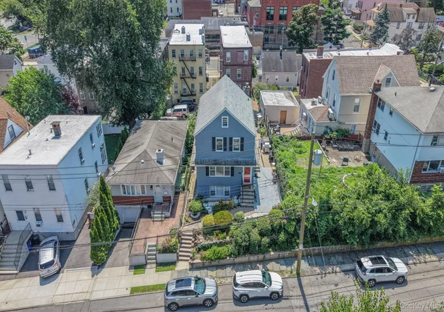 Photo 3 of House for sale at 18 Edgewood Ave, Yonkers, NY 10704 | MLS# 1026456 | Listing updated on 2026-09-27