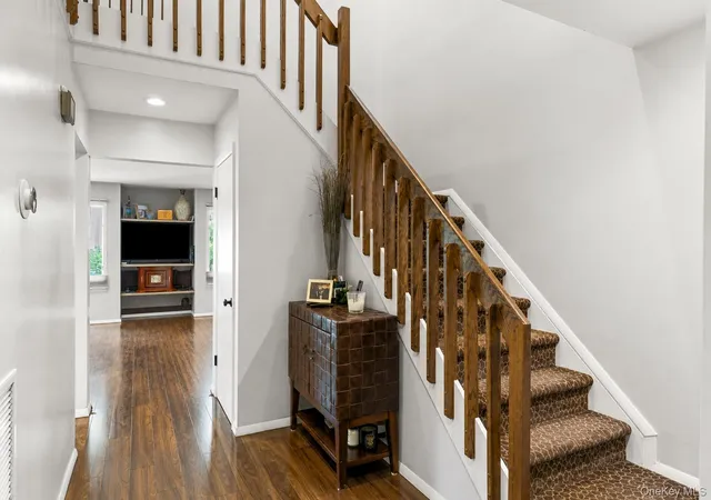 Photo 2 of Sale Pending at 9 Pleasant Ln, Islip, NY 11706 | MLS# 1026459 | Listing updated on 2026-08-18